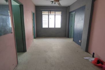 Dahlia Apartment, Putra Perdana