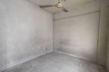 Dahlia Apartment, Putra Perdana