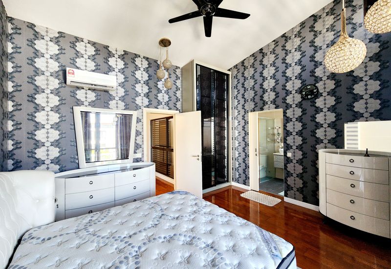 Mozart, Symphony Hills