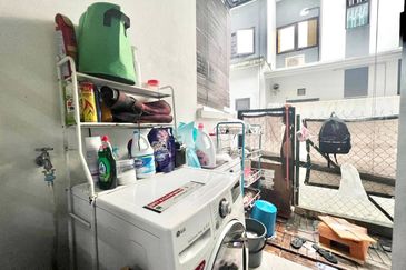 Double Storey Clover Cahaya Alam For Sale !