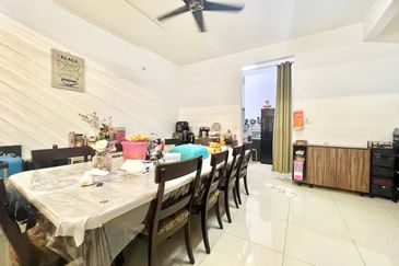 Double Storey Clover Cahaya Alam For Sale !