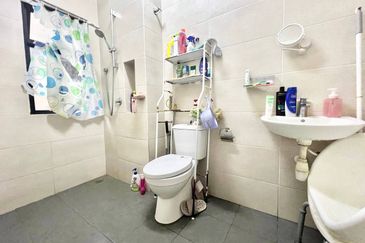 Double Storey Clover Cahaya Alam For Sale !