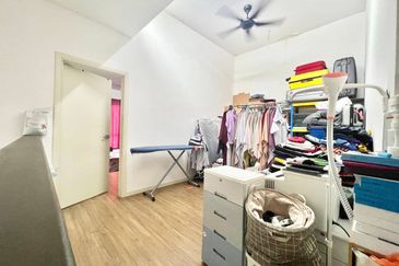 Double Storey Clover Cahaya Alam For Sale !