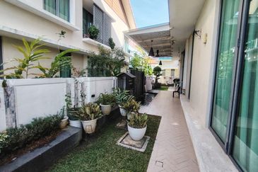 Lukisan @ Alam Impian