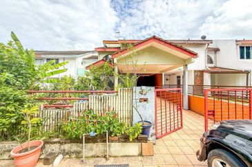 Renovated Superlink 25x111 Facing Open Seksyen 8 Shah Alam