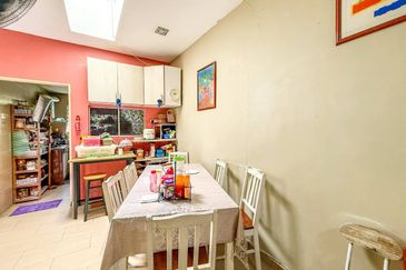 Renovated Superlink 25x111 Facing Open Seksyen 8 Shah Alam