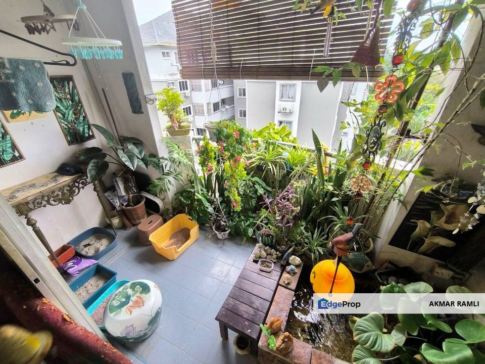 Below MV Sri Permata Seksyen 9 Shah 80000, Selangor, Shah Alam