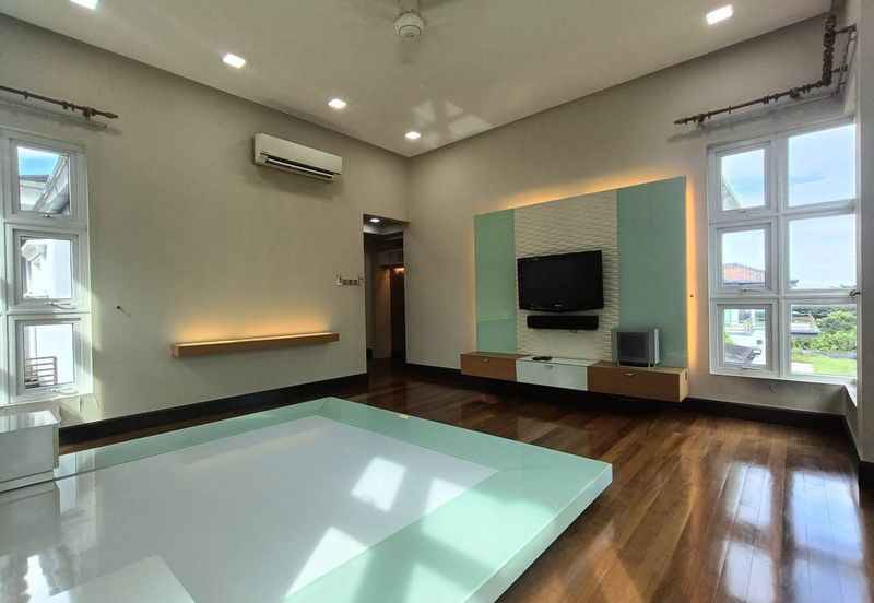 KGSAAS Golf Club, Seksyen 13