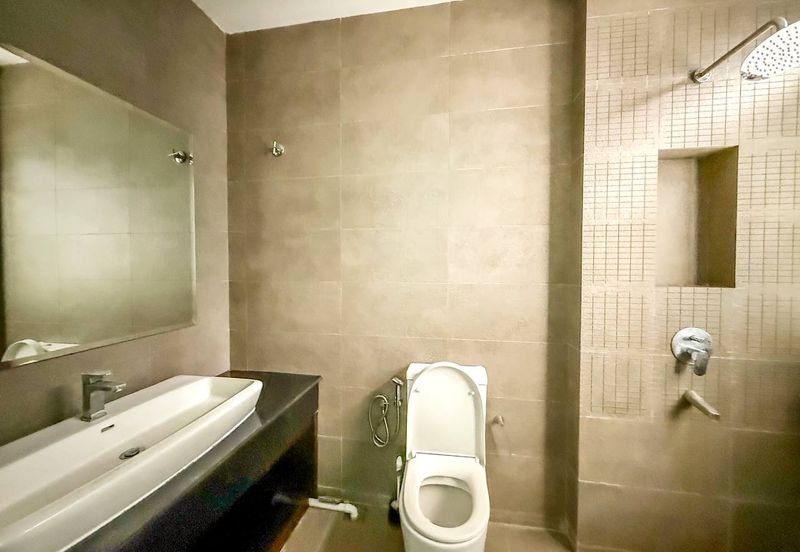 Corner with Swimming Pool Aralia Elmina Garden