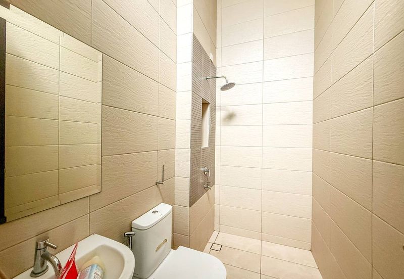 Corner with Swimming Pool Aralia Elmina Garden