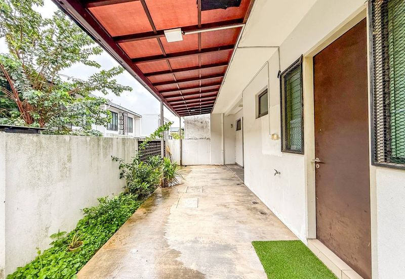 Corner with Swimming Pool Aralia Elmina Garden