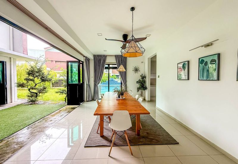 Corner with Swimming Pool Aralia Elmina Garden