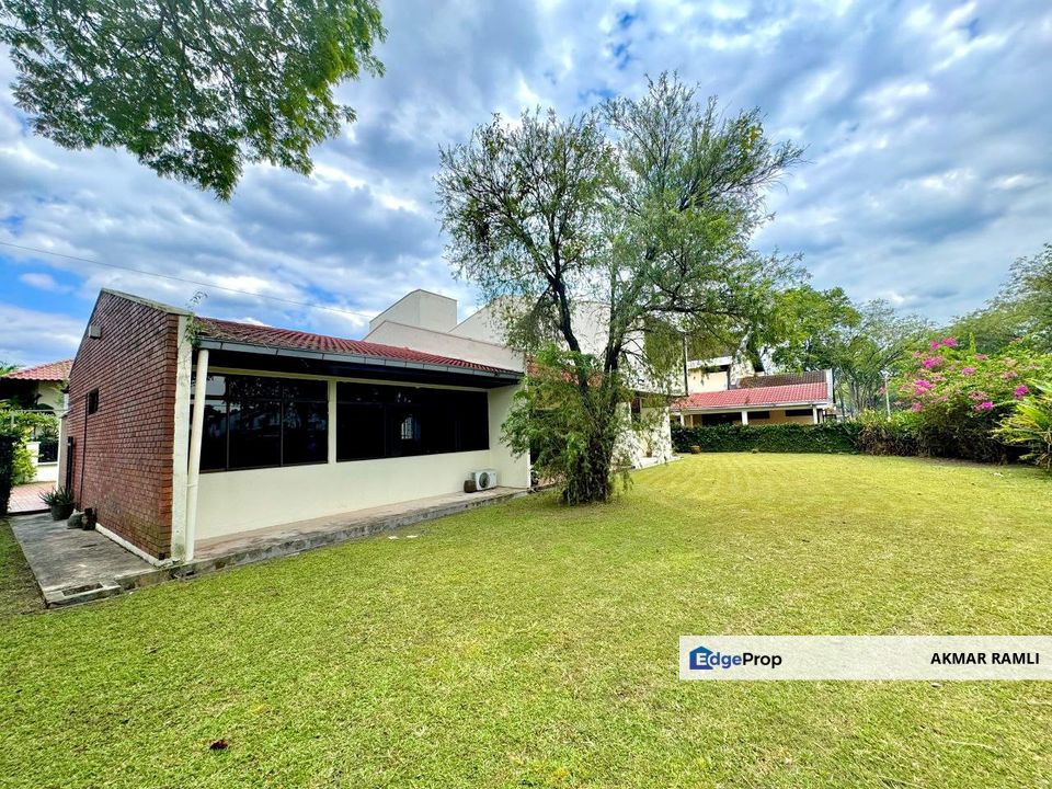 FOR SALE ‼️  🏡 Exclusive 1.5 Storey Grand Bungalow with Private Garden Oasis at Seksyen 4, Shah Alam.  ☘️☘️ , Selangor, Shah Alam