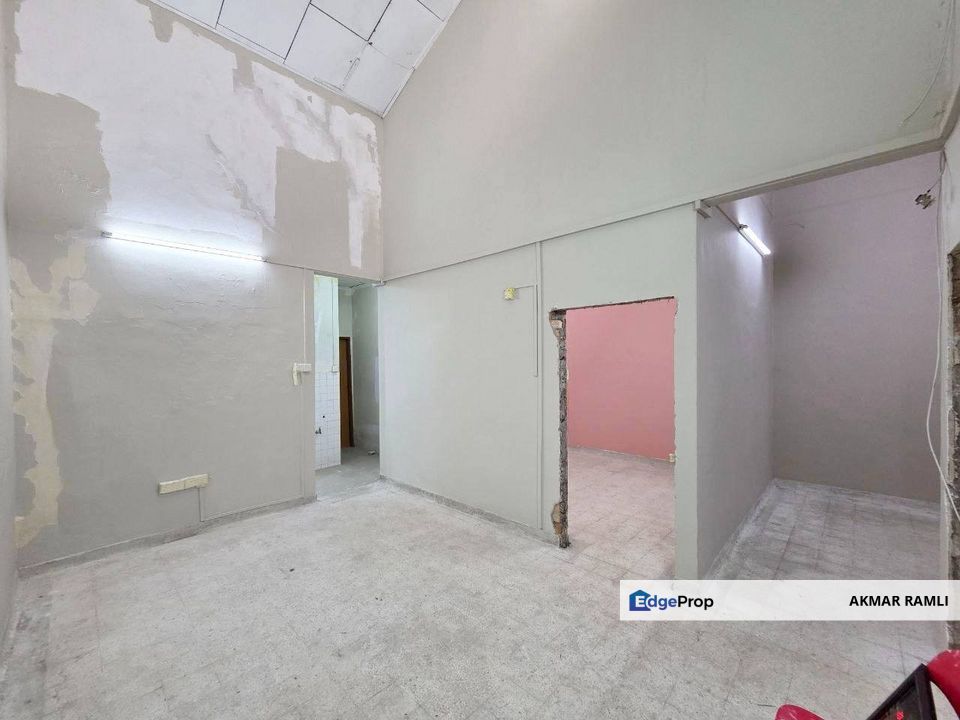 Facing Open Single Storey Seksyen 4 Shah Alam, Selangor, Shah Alam