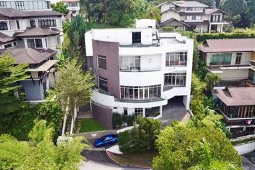 3.5 Storey Bungalow Country Heights Damansara