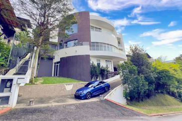 3.5 Storey Bungalow Country Heights Damansara