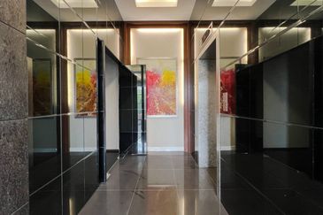 3.5 Storey Bungalow Country Heights Damansara