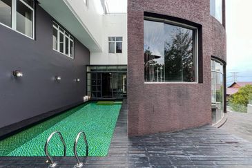 3.5 Storey Bungalow Country Heights Damansara