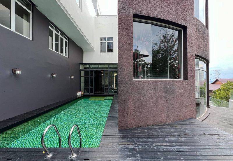 3.5 Storey Bungalow Country Heights Damansara