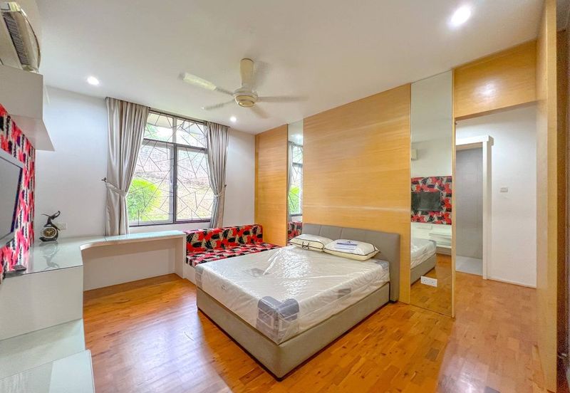 3.5 Storey Bungalow Country Heights Damansara