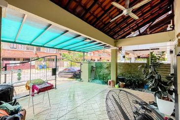 FULLY RENOVATED Double Storey Superlink House, Bukit Jelutong Shah Alam 