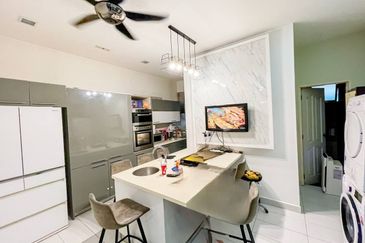 FULLY RENOVATED Double Storey Superlink House, Bukit Jelutong Shah Alam 