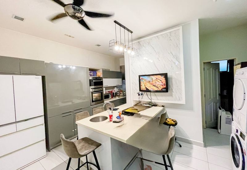 FULLY RENOVATED Double Storey Superlink House, Bukit Jelutong Shah Alam 