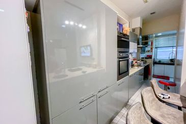 FULLY RENOVATED Double Storey Superlink House, Bukit Jelutong Shah Alam 