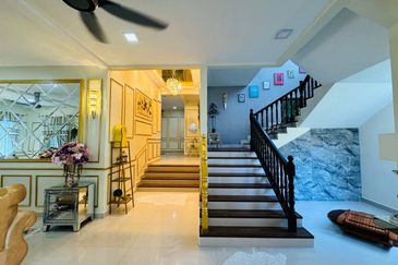 Puncak Pinggiran Putra