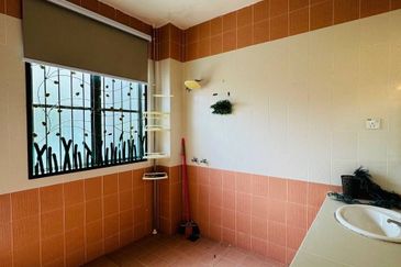 Puncak Pinggiran Putra