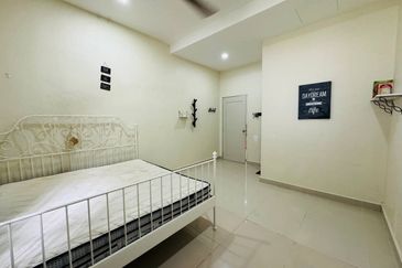 Puncak Pinggiran Putra