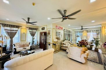 Puncak Pinggiran Putra