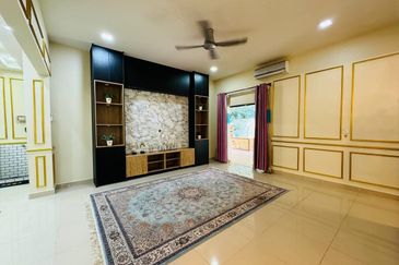 Puncak Pinggiran Putra