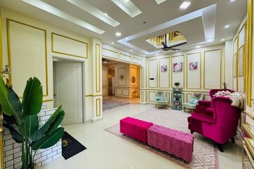 Puncak Pinggiran Putra