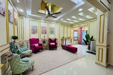 Puncak Pinggiran Putra