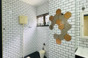 Puncak Pinggiran Putra