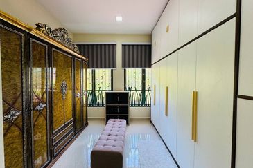 Puncak Pinggiran Putra