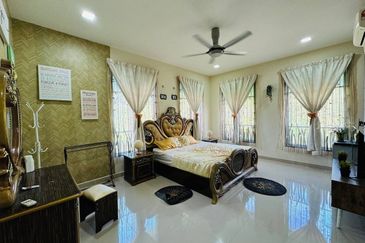 Puncak Pinggiran Putra