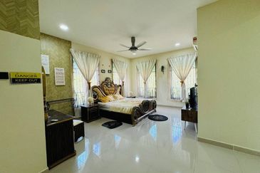 Puncak Pinggiran Putra