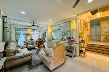 Puncak Pinggiran Putra