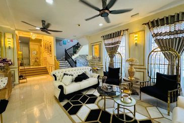 Puncak Pinggiran Putra