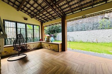 Puncak Pinggiran Putra