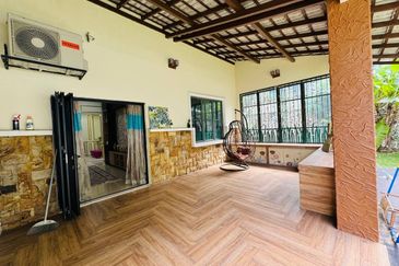 Puncak Pinggiran Putra