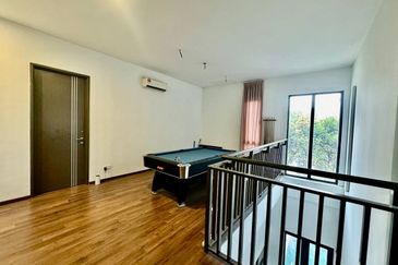 Kristal Court, Seksyen 7