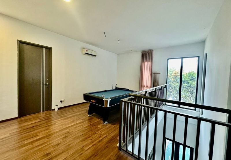 Kristal Court, Seksyen 7