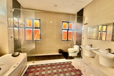 Kristal Court, Seksyen 7