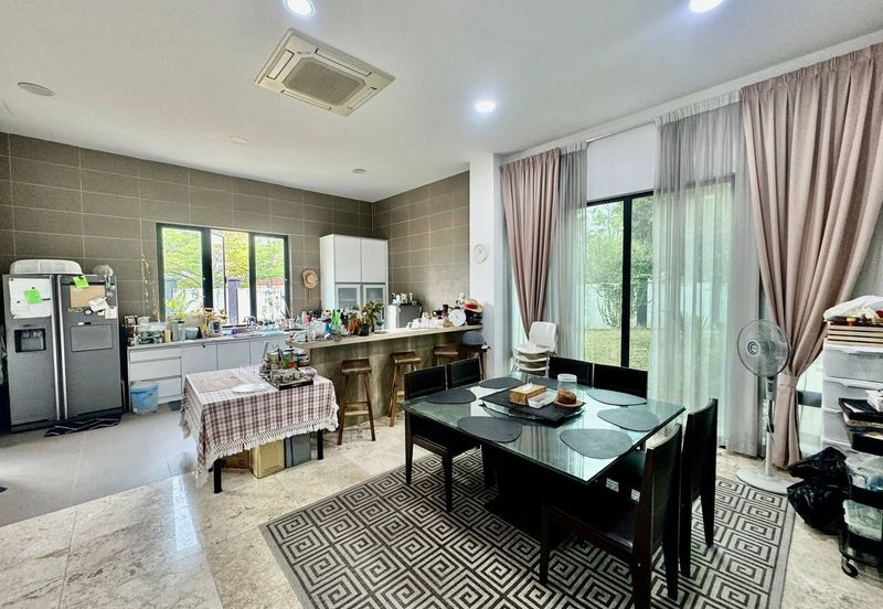 Kristal Court, Seksyen 7