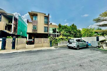 Kristal Court, Seksyen 7