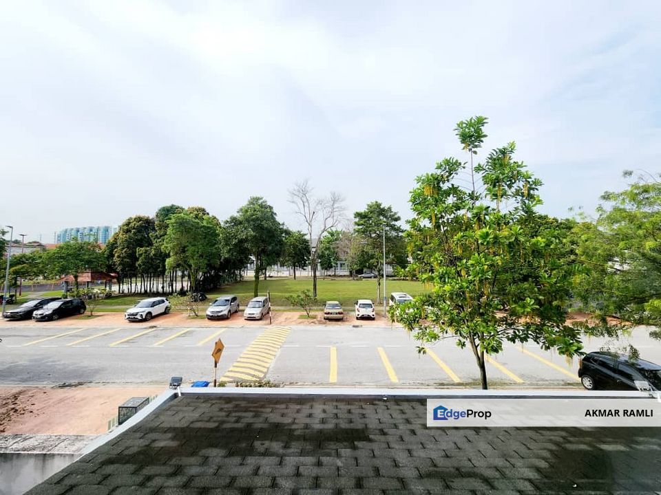 FACING OPEN FREEHOLD 2 Storey Superlink House, Temasya Suria, Glenmarie , Selangor, Glenmarie