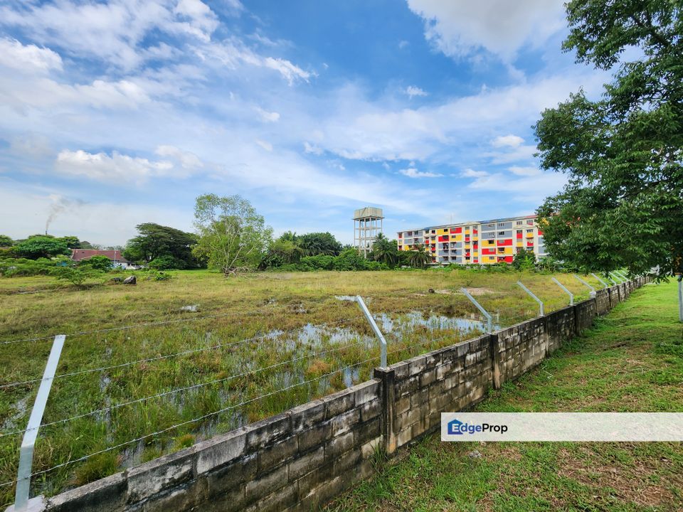 LKSA Tol Shah Alam : Petrol Pump Land, Selangor, Shah Alam